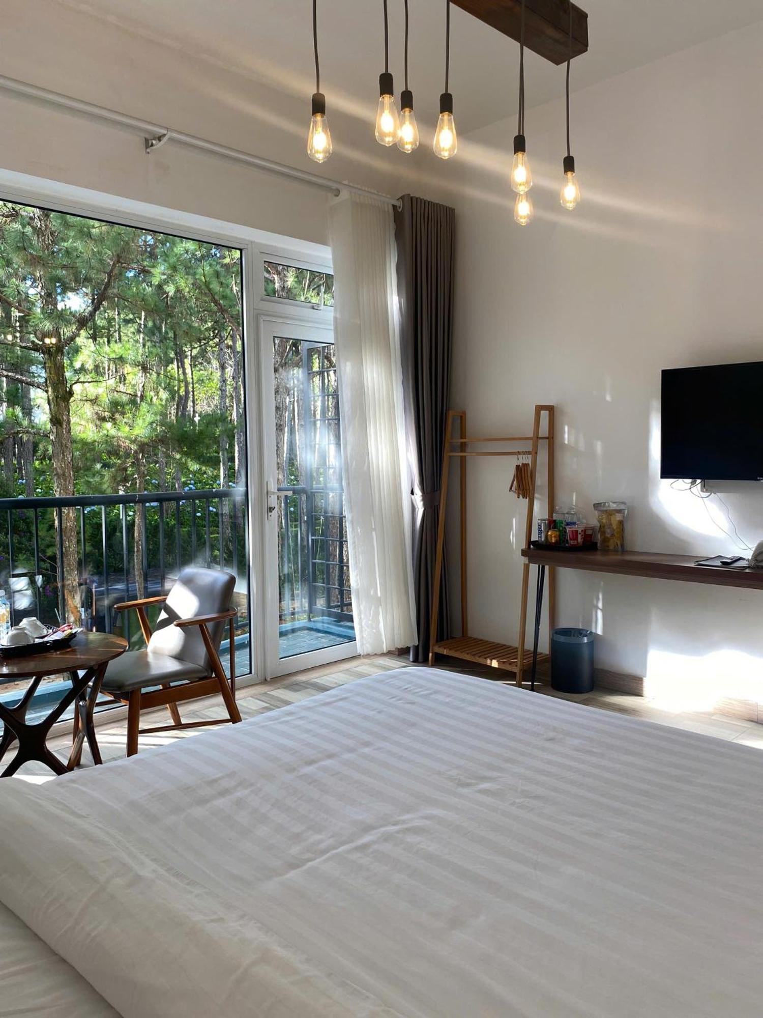 Romeo & Juliet's Ho Tuyen Lam Da Lat